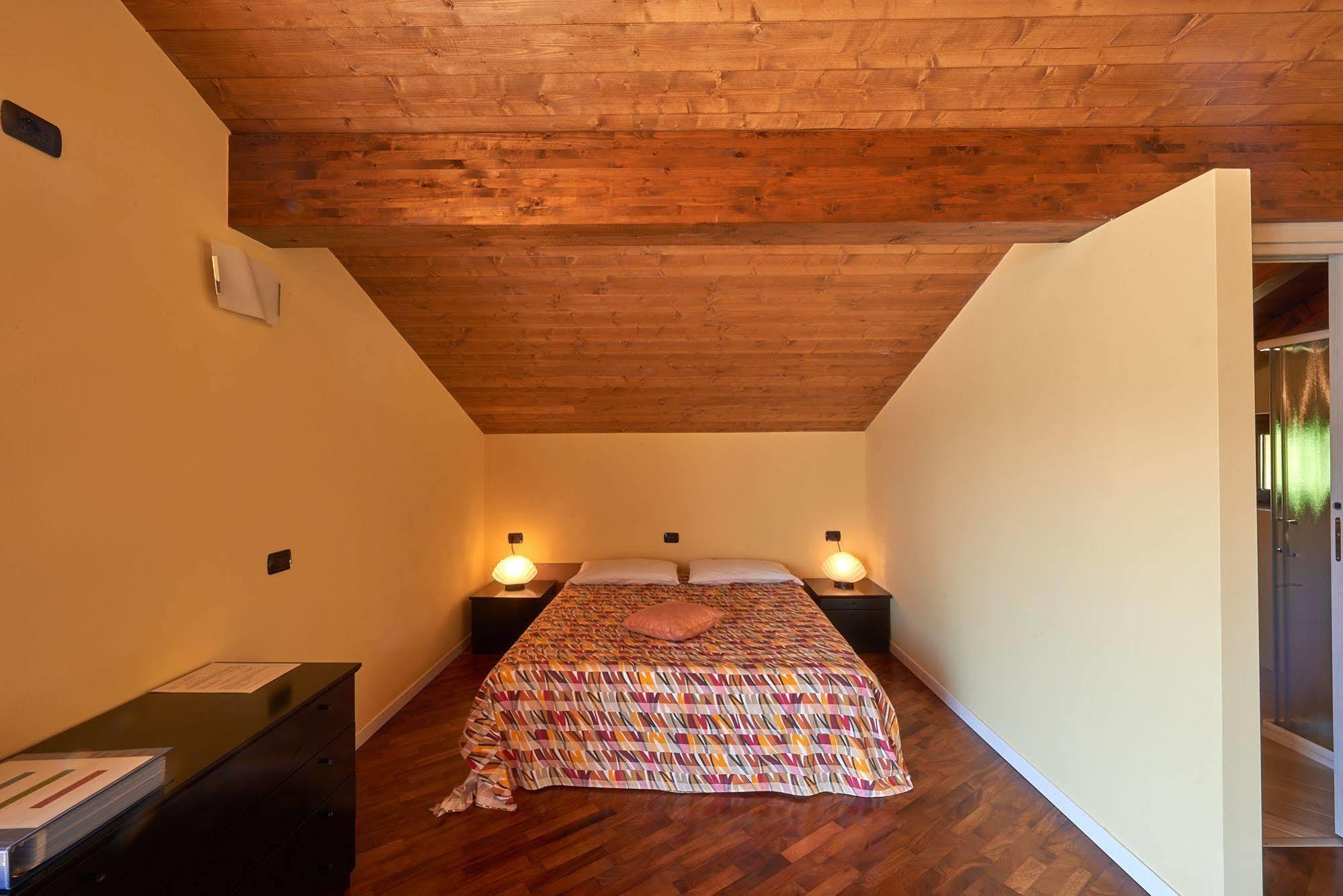 B&B-Foresteria Casa Della Musica Lake Como Манделло-дель-Ларіо Екстер'єр фото